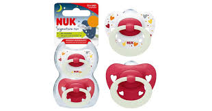 Nuk Signature Night Πιπίλα Σιλικόνης Νυκτός που Λάμπει στο Σκοτάδι Άσπρη & Κόκκινη με Καρδούλες 0-6m 2τμχ