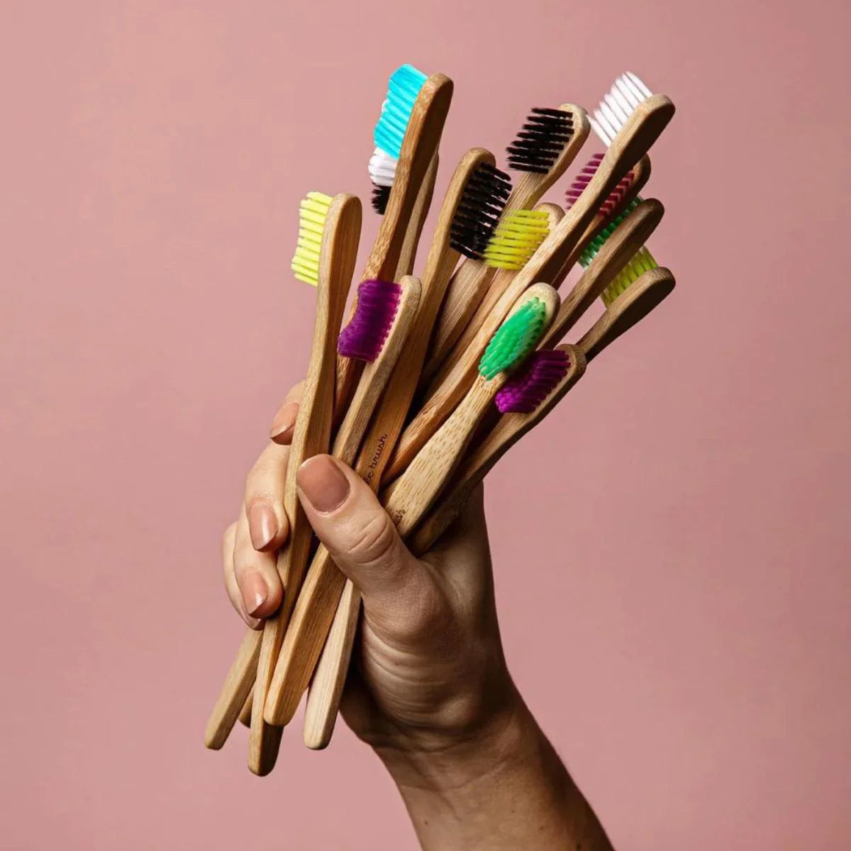 The Humble Co Οδοντόβουρτσα από Bamboo Μέτρια