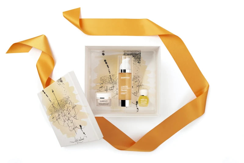DARPHIN Set Lumiére Essentielle Serum 30ml + Lumiére Essentielle Cream 5ml + Tangerine Essential Oil Elixir 4ml