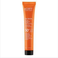 Korff Sun Secret Uniforming Face Fluid Ενυδατική Αντηλιακή Κρέμα Προσώπου Με Χρώμα 02 Dark SPF50+ 50ml